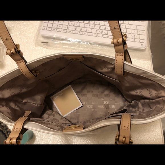 SOLD/MERCARI - Picture 2 of 5